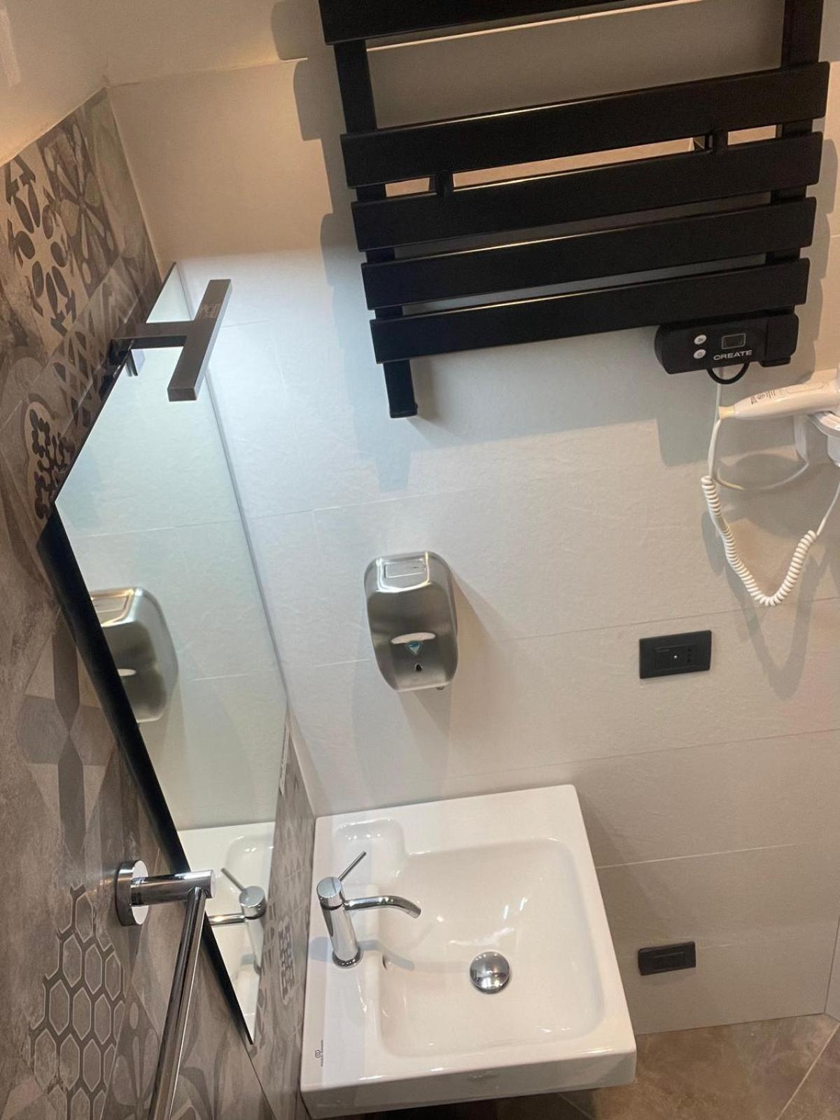 Drooms 4,0 Domotic Smart Self 24H,7 Vicino Treni Porta Susa E Centro Storico Turim Exterior foto