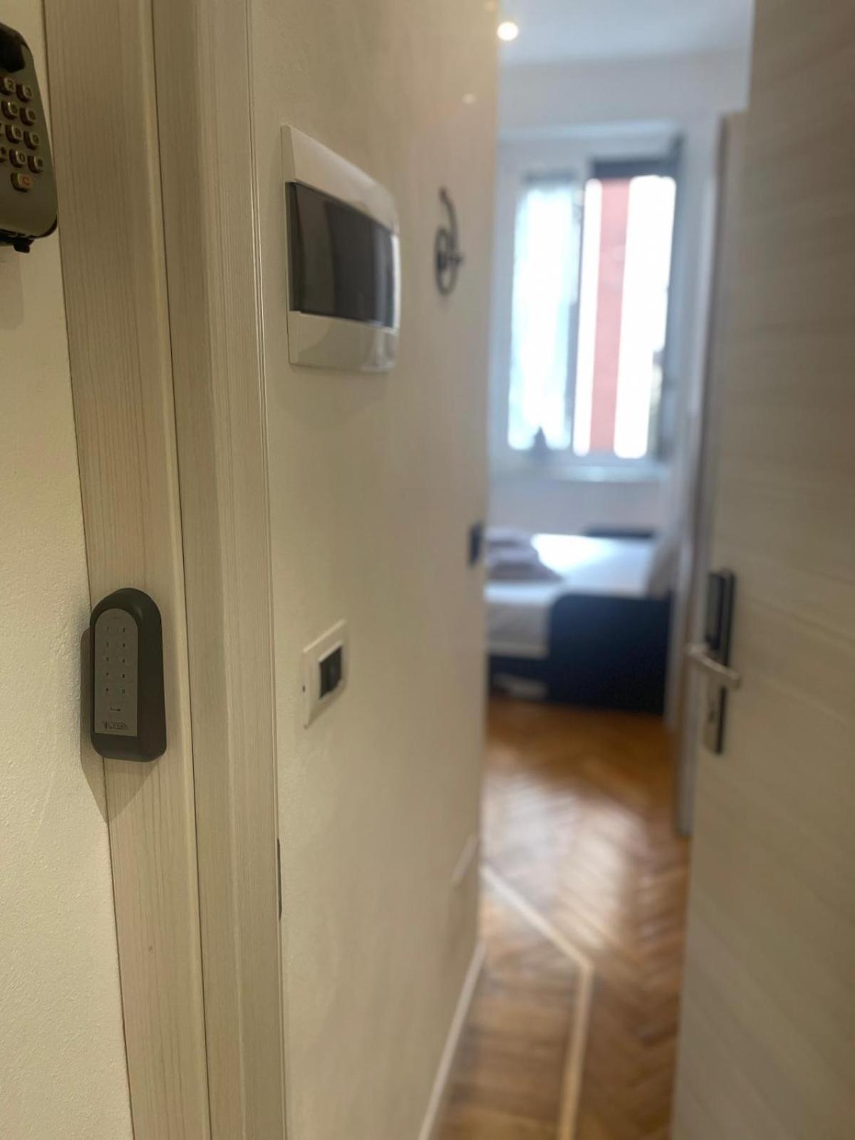 Drooms 4,0 Domotic Smart Self 24H,7 Vicino Treni Porta Susa E Centro Storico Turim Exterior foto