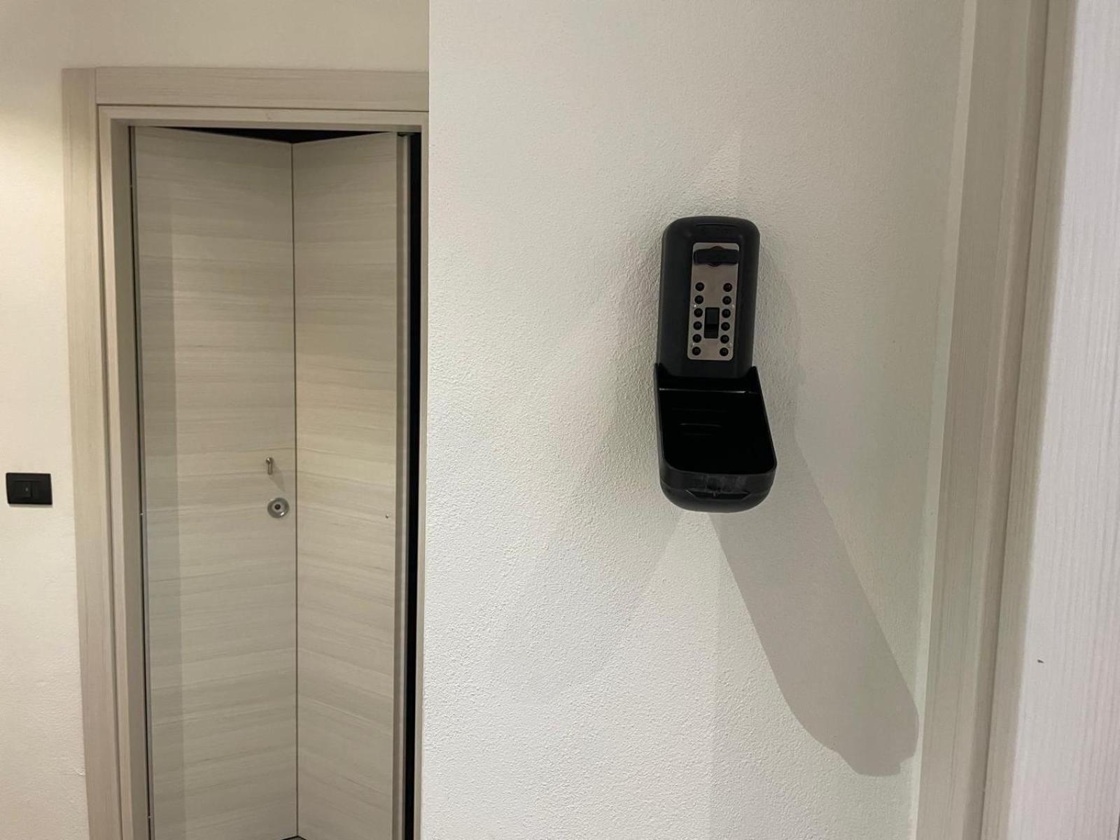 Drooms 4,0 Domotic Smart Self 24H,7 Vicino Treni Porta Susa E Centro Storico Turim Exterior foto